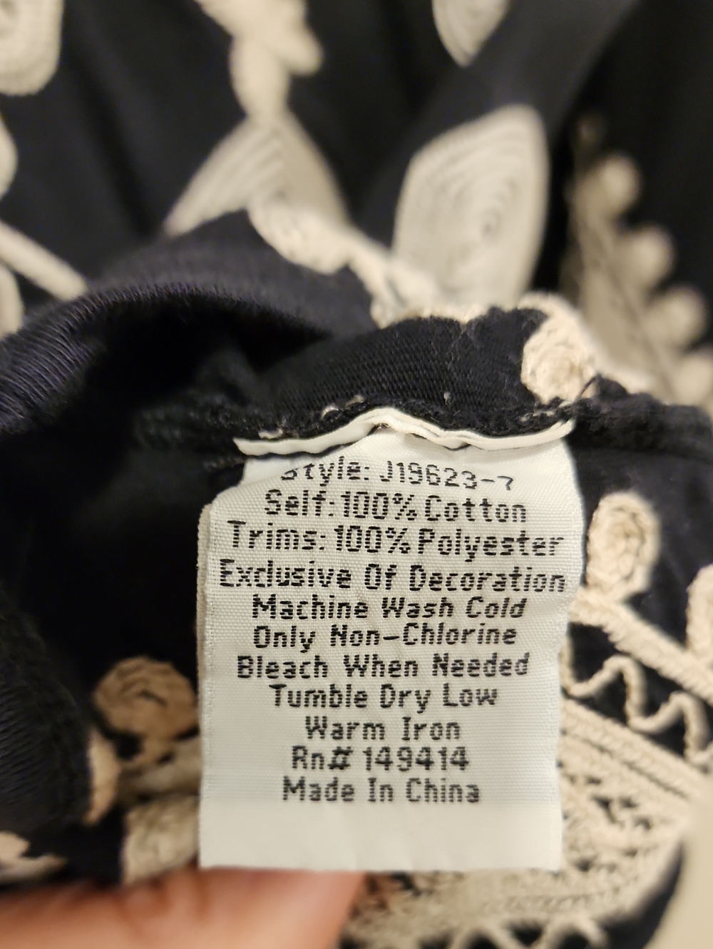 Johnny Was Embroidered Blouse Top Black & Cream V-Neck Boho Cotton size Medium - Picture 5 of 7